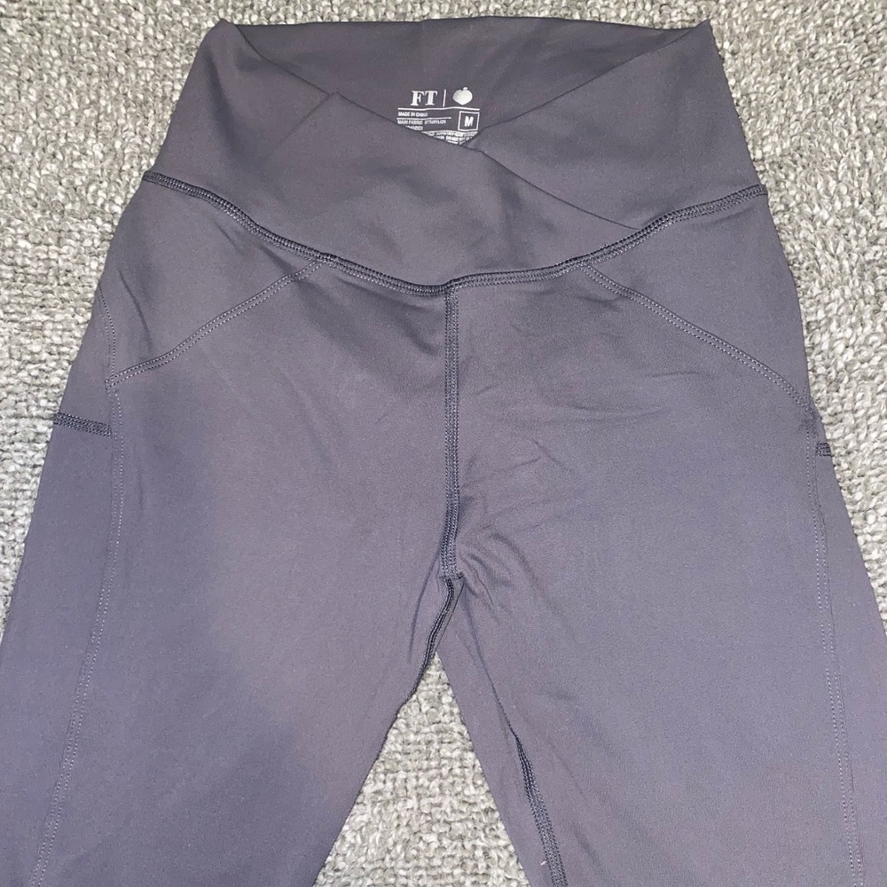 Forthepeach- grey leggings w/butt scrunch